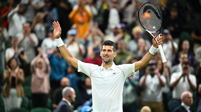 Djokovic schrijft historie door als eerste tennisser Van Rijthoven te verslaan op Wimbledon