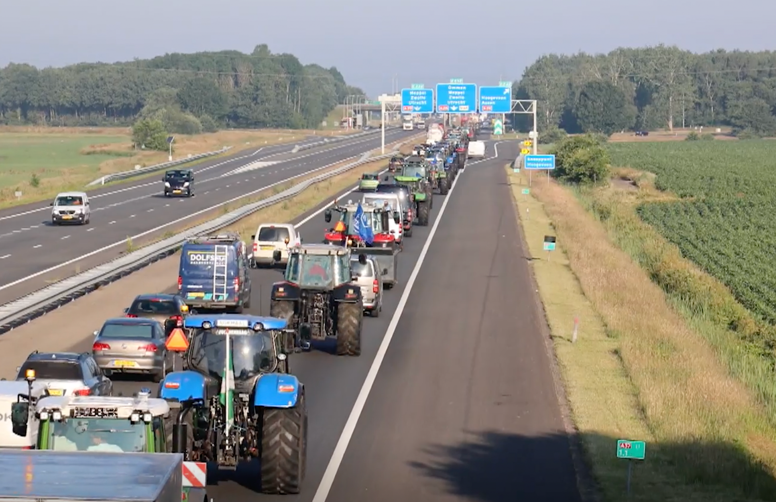 Boeren oefenen alvast hoe het is om iedere dag in de file naar je werk te gaan