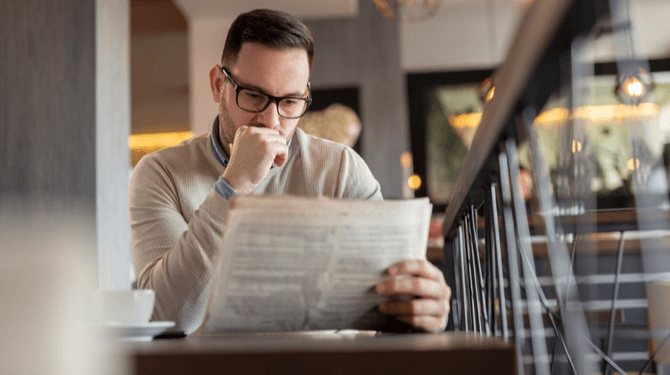 Man (43) heeft helemaal geen zin om in een fictief nieuwsbericht te figureren