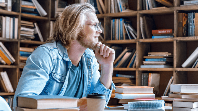 Steeds minder Nederlanders lezen boek: 'Veel te druk met schrijven boek'