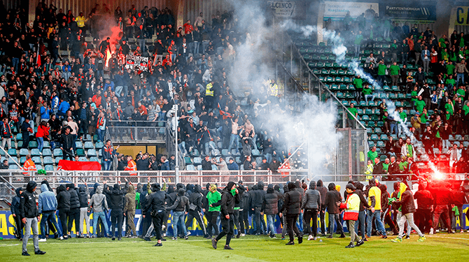 KNVB grijpt hard in: ADO Den Haag moet 15 wedstrijden zonder vuurwerk spelen