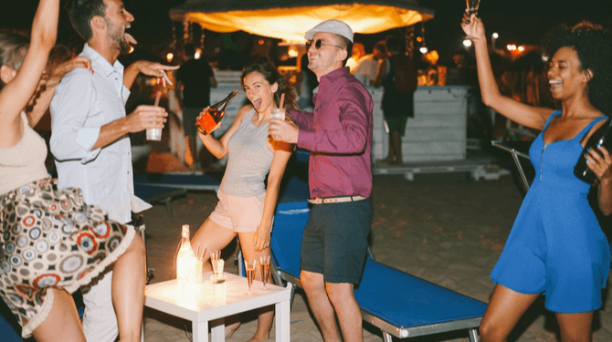 Vrouw die niet drinkt moet zich niet zo aanstellen en gewoon ff gaan zuipeeeeeee