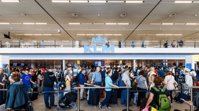 Advies: niet-noodzakelijke reizen naar Schiphol worden ontraden