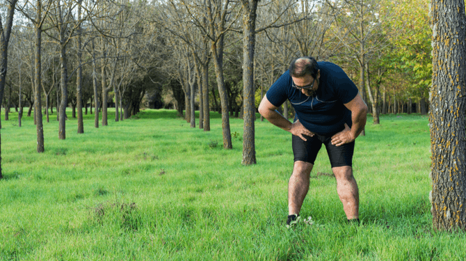 Ongetrainde Mike wil marathon op karakter lopen maar komt er na 4km achter dat hij dat niet heeft