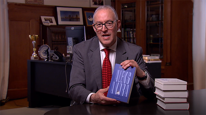 Waarom moet de Libris Literatuurprijs altijd zo uitbundig gevierd worden?