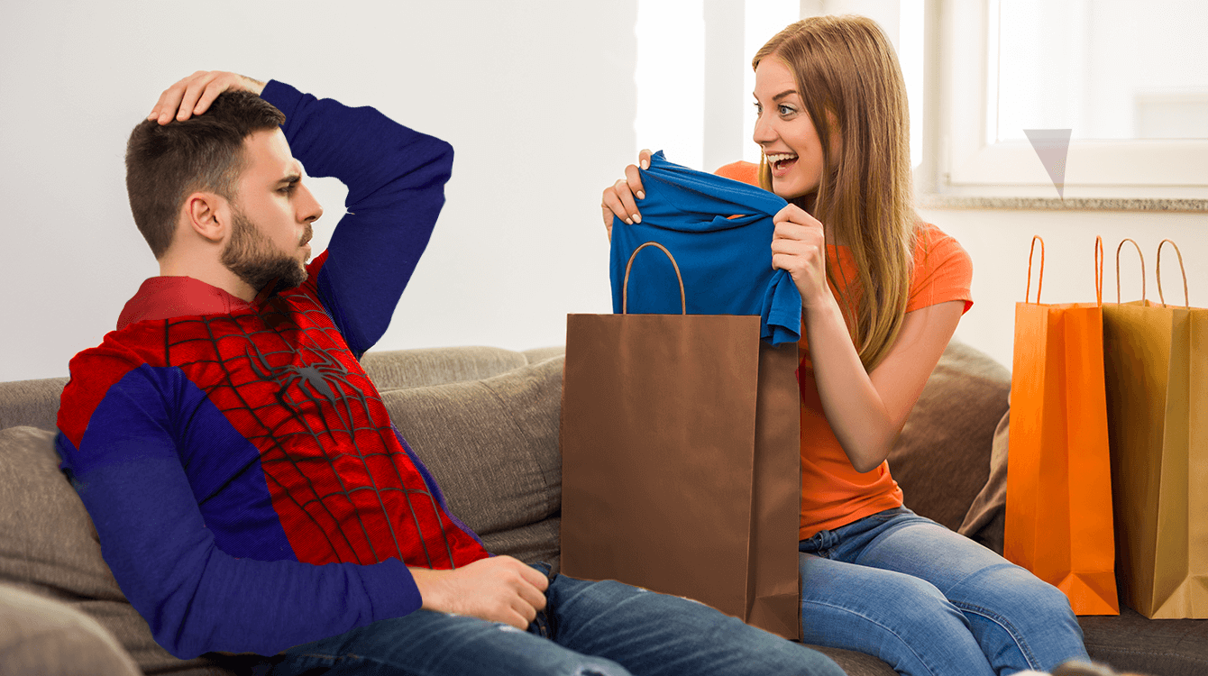 Vrouw onzeker over nieuwe jurk na oordeel van partner met Spiderman-trui