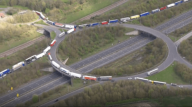 Paaseitjes dit jaar allemaal verstopt in vrachtwagen bij Dover