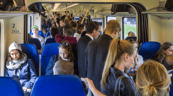 Trein naar Hoorn Kersenboogerd vol met mensen die niet naar Hoorn Kersenboogerd gaan