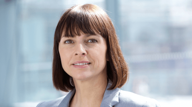 Vrouw walgt van hoe hard ze voor zichzelf is
