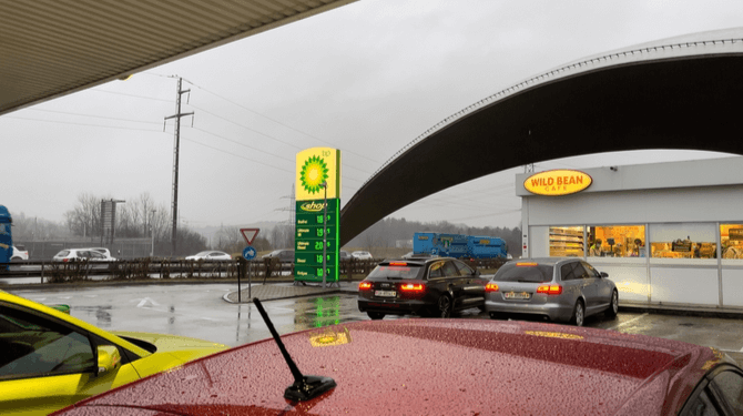 Steeds meer mensen rijden weg bij benzinepomp zonder te tanken