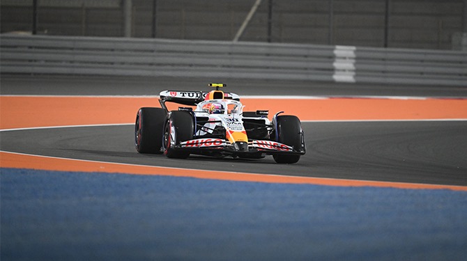Hoe vrij is een vrije training nog als je per se op het circuit moet blijven?