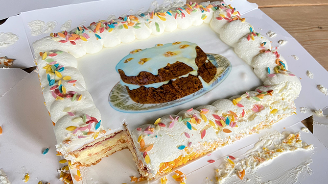 Smullen: slagroomtaart heeft afbeelding van lekkere taart