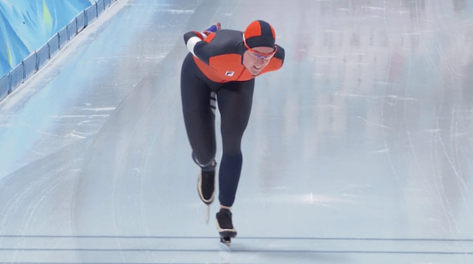 Ongekend machtsvertoon: Wüst wint 1500 meter gewoon met twee handen op de rug