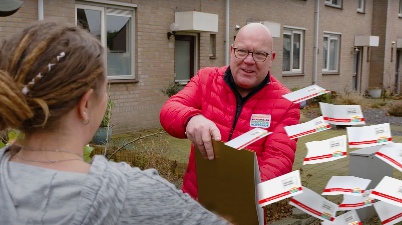 Gaston gaat bij mensen langs met een gouden envelop om ze te verrassen met ongewenste reclame