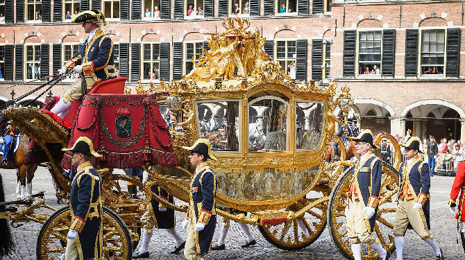 Betutteling: je mag niet eens meer in je Gouden Koets naar werk