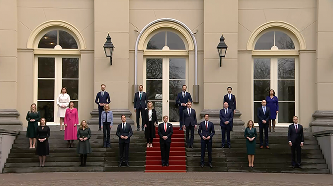 Dankzij nieuwe ministers vergeet Christa (25) heel even dat het weer gewoon om Rutte IV gaat
