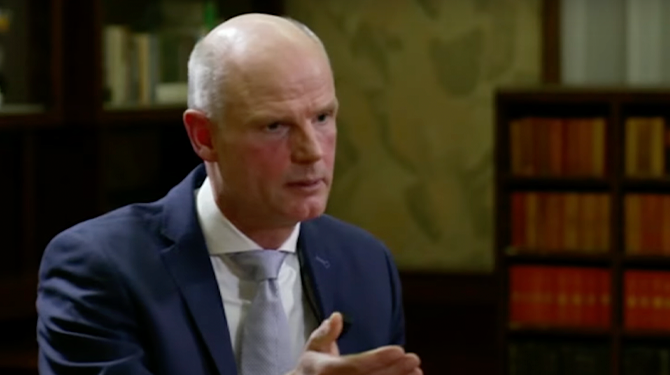 Zojuist vertrokken minister Blok bang dat hij gaskraan in Groningen open heeft laten staan