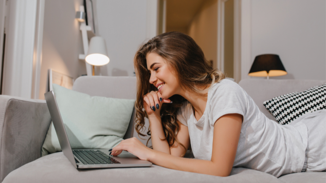 Lieke spendeert vakantie op veilingwebsite om op vakanties te bieden
