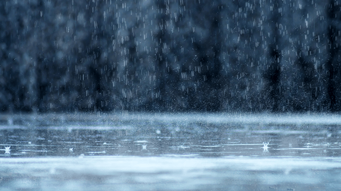 Natte sneeuw lijkt als twee druppels water