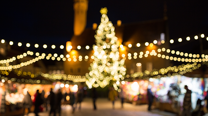 Boete wegens FvD-kerstmarkt in Wijster; Kristallnacht in Assen op losse schroeven