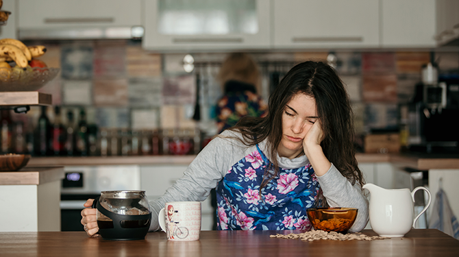 Kersverse moeder vraagt zich af hoe warme koffie ook alweer smaakt