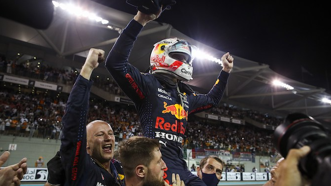 Verstappen: 'Ik ga deze auto nooit meer wassen'
