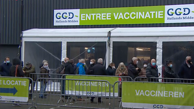 Vrouw die voordringt voor boostervaccin: ‘Ik heb maar één prik nodig’