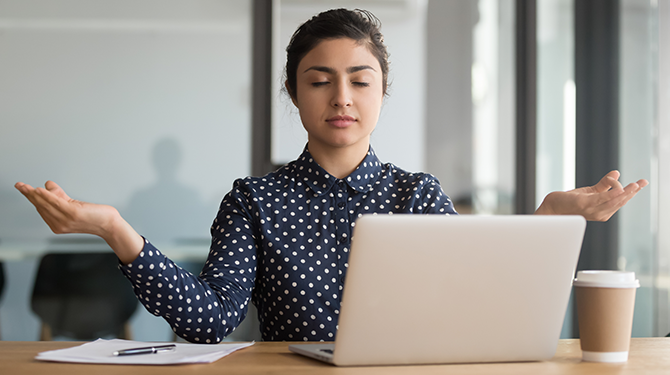 Baas van bijna overspannen Amina biedt nét op tijd gratis mindfulness-middag aan
