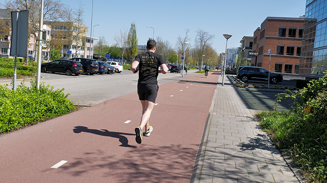 Buurman roept ‘lekker sportief’ naar je tijdens hardlopen maar bedoelt eigenlijk ‘ontzettende uitslover’
