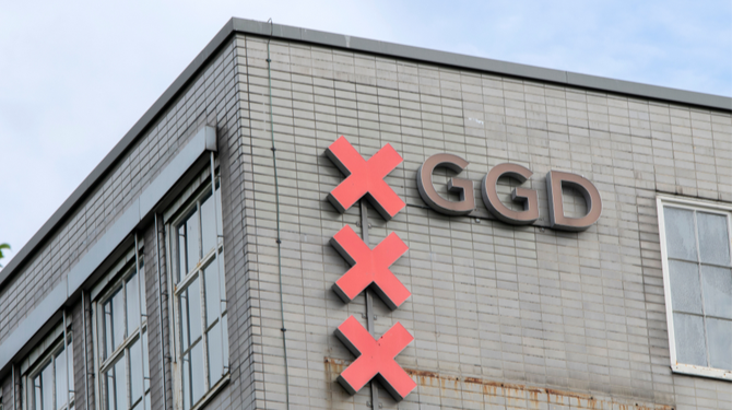 GGD: ‘bekijk het positief: als je je volgende week laat testen heb je misschien geen corona meer’