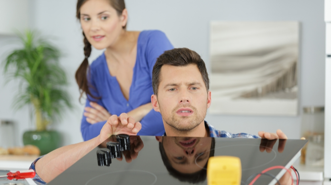 Nieuw programma RTL: Help, mijn vrouw leeft in de jaren ‘50