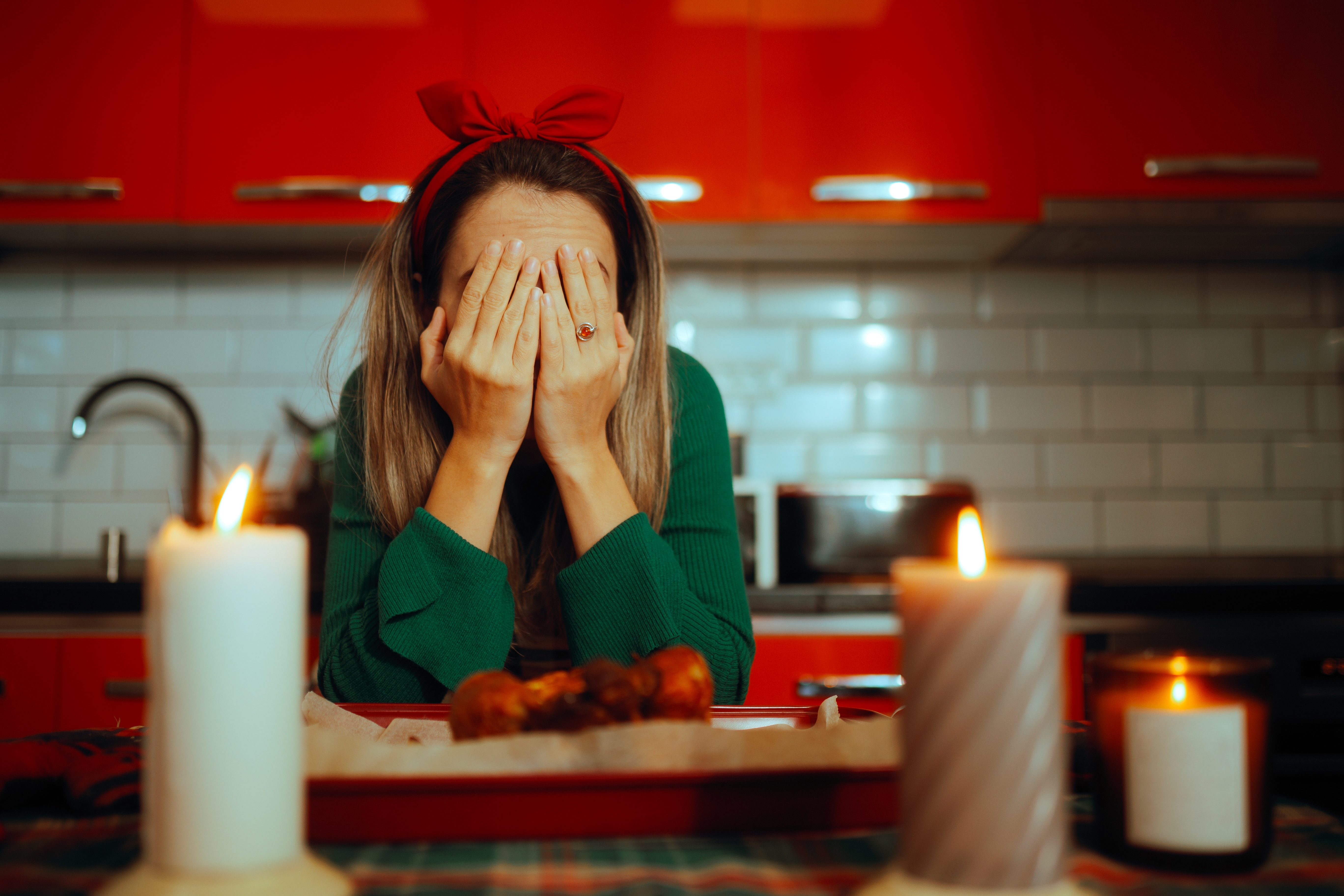 Vrouw die ‘alleen wil dat je komt’ verdrietig dat niemand een kadootje heeft gekocht