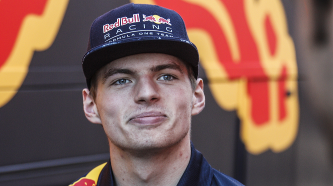 Typische Formule 1-humor: Verstappen pist in brandstoftank Hamilton