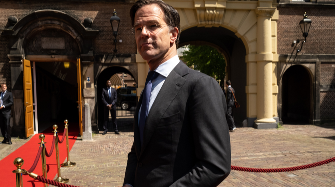 Rutte zó diep geraakt door 1115 uit huis geplaatste kinderen dat hij er geen woorden voor kan vinden
