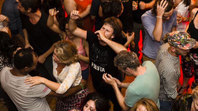Als Mike had geweten dat hij er een ton voor had kunnen krijgen had hij 50 uur bij SBS6 gedanst in plaats van bij ADE
