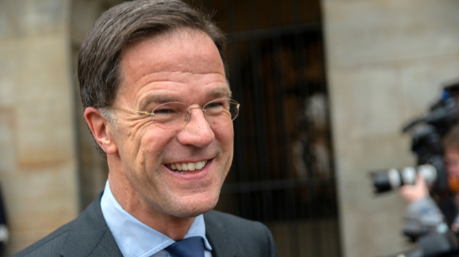Hoekstra niet ontslagen: ‘Belastingontduiking is kabinetsbeleid’