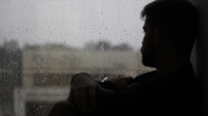 Man gelooft na een dag regen niet dat hij in dit leven nog zal glimlachen