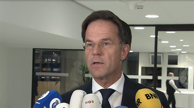 Rutte apetrots dat minister uit zijn ploeg zo mooi verantwoordelijkheid pakt