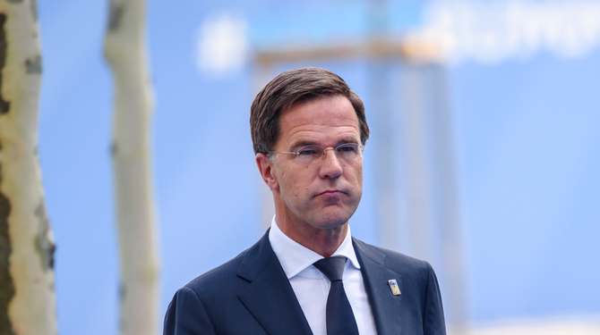 VVD nog maar een paar schandalen verwijderd van een absolute meerderheid