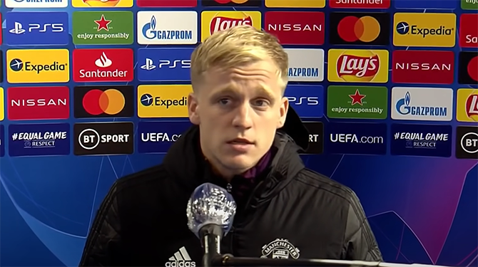 Van de Beek: ‘Waarom zit Van Gaal wél bij de definitieve selectie terwijl hij afgelopen tijd geen minuut gecoacht heeft?’