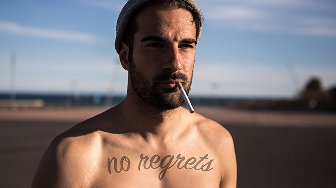 Man met ‘no regrets’ tatoeage geeft off the record toe toch een à twee regrets te hebben