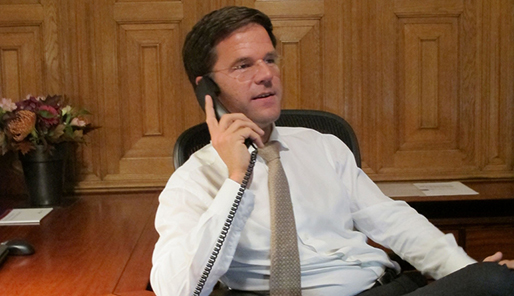 Privé: MARK RUTTE belt met meerdere LEUKE HOCKEYMEIDEN op één dag!