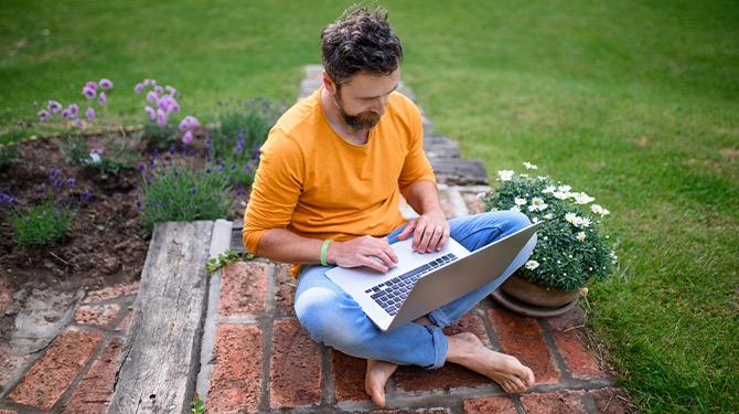Een echte man heeft geen wifi nodig om verbinding te maken met het internet
