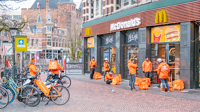 Waarom willen Thuisbezorgd-koeriers niet integreren in de Nederlandse samenleving?