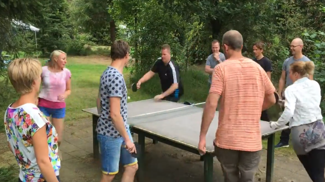 Frankrijk verscherpt coronaregels rond de tafel