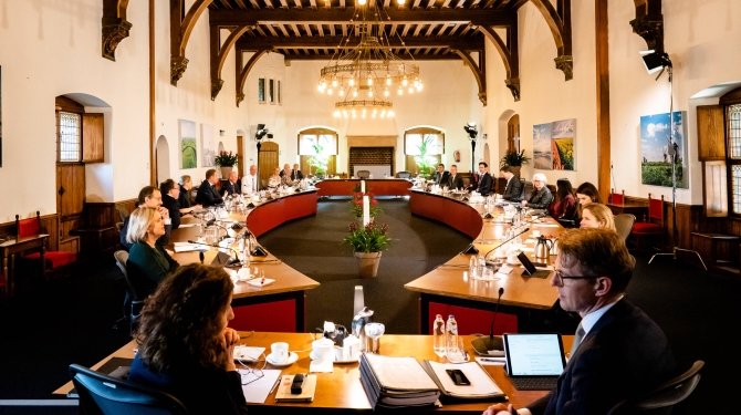 Kabinet probeert met vervalst OMT-rapport nachtclubs open te houden