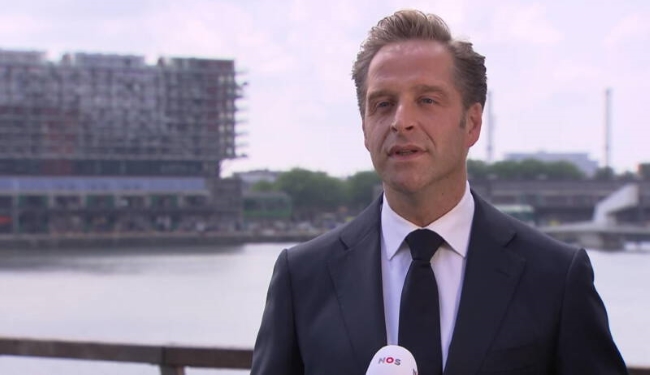 De Jonge: ‘Kennis over werking vaccins heb ik vaak pas na twee weken’