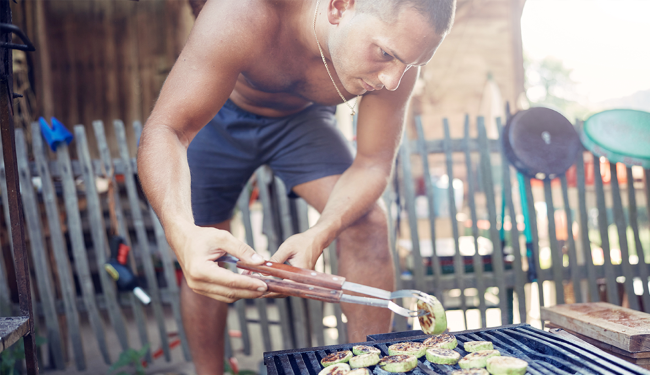 Plak courgette op barbecue tast Harms mannelijkheid aan