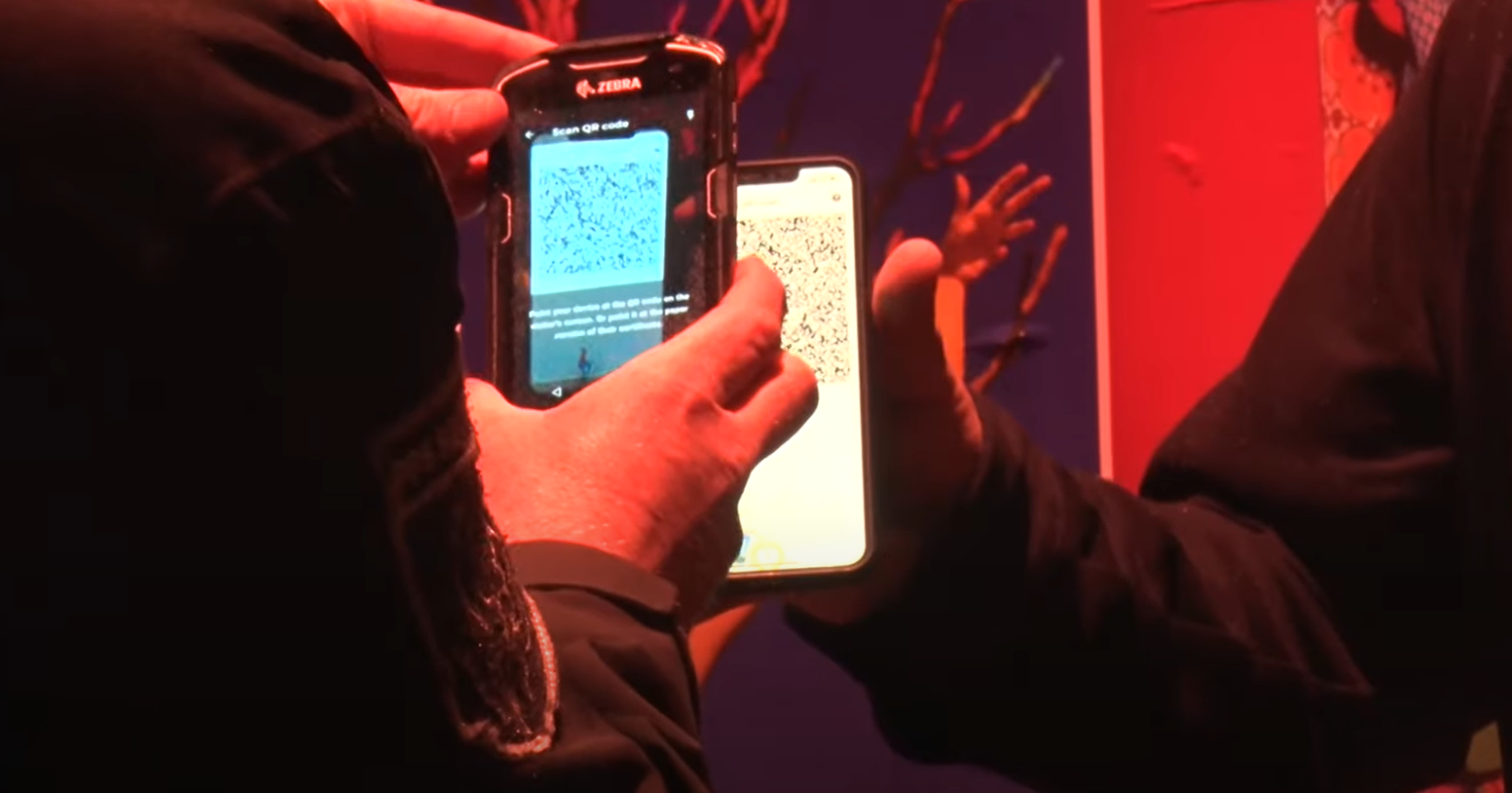 Roos kwam club binnen met QR-code van oudere zus