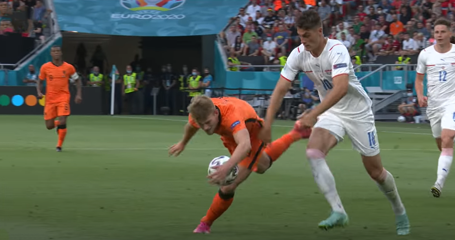 De Ligt hekelt Stekelenburg: ‘Als je komt, moet je ‘m hebben’